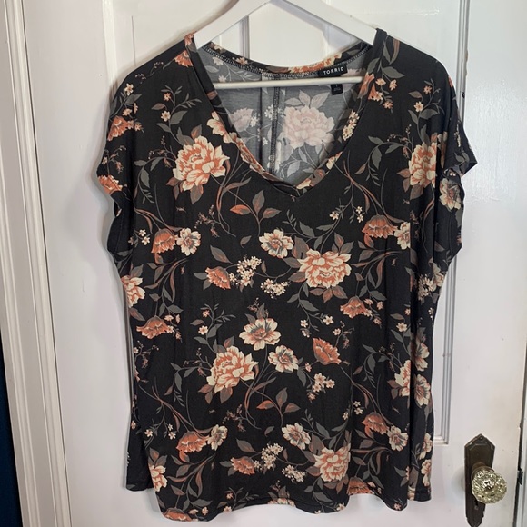 Torrid Floral Knit Cupro Dolman Black Short-sleeve Tee W-510 Plus Size 1X - Picture 4 of 10
